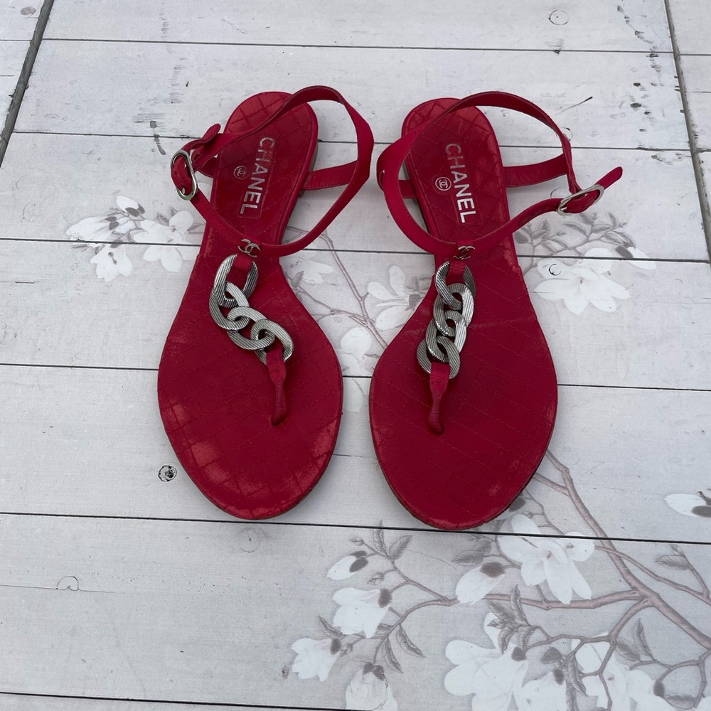 CHANEL Red Quilted Leather Chain Thong Sandals